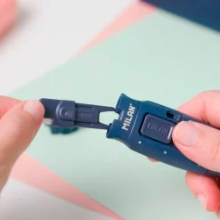 Cutter hoja cerámica stick azul marino.