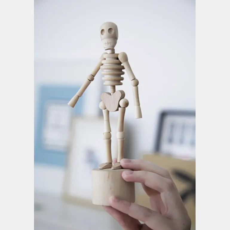 Esqueleto de madera articulado bailarín
