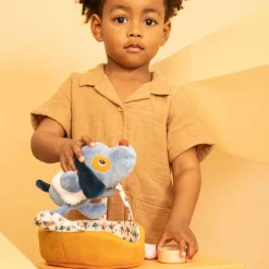 Peluche perro Jules con cesta y accesorios tela