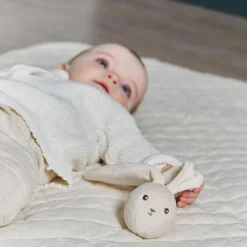 Sonajero pelota conejito crema